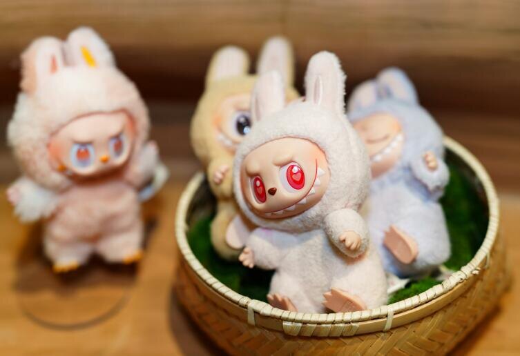    Лабубу Фото: Declan Sun on Unsplash