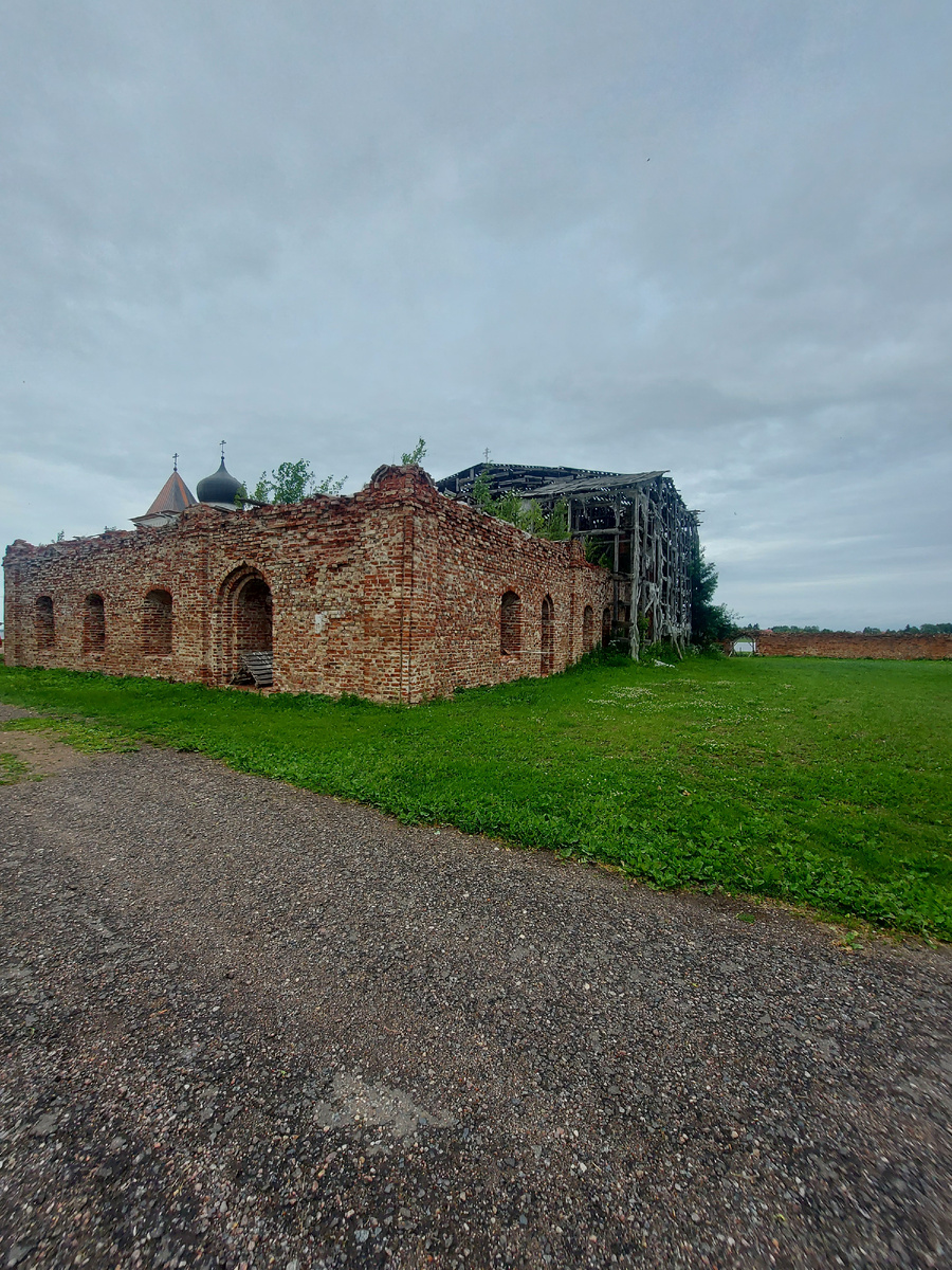 Свято-Троицкий Михайло-Клопский монастырь.