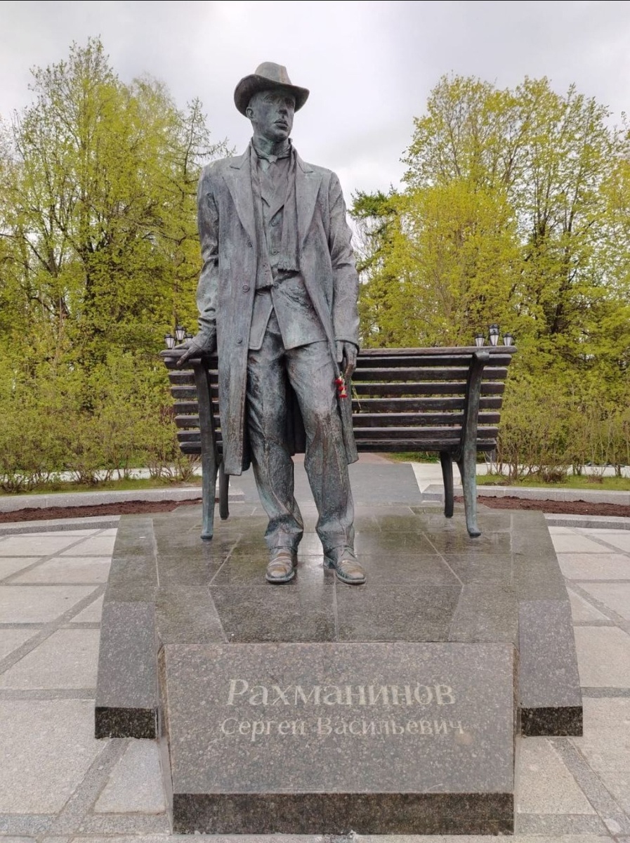 Памятник Сергею Рахманинову 