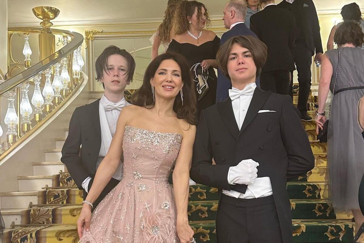    Екатерина Климова с сыновьями от Игоря Петренко Социальные сети