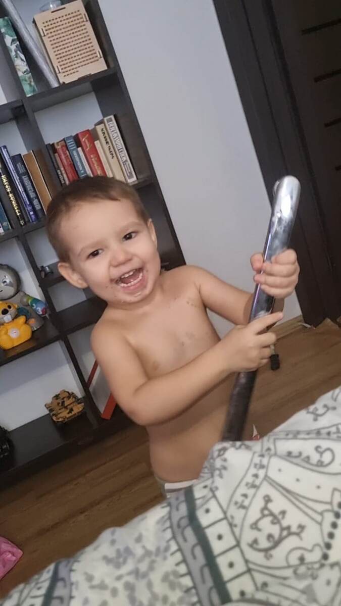 На этом фото кран не слишком чистый, но это его Владик заляпал, пока менял! Честно- честно! 😄