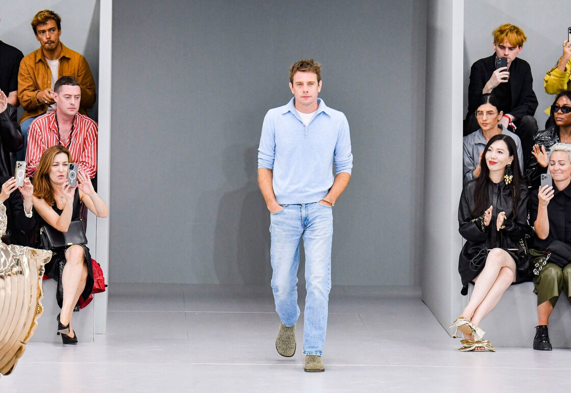 Джонатан Уильям Андерсон — британский модельер, основатель марки JW Anderson, а так же новый креативный директор Dior