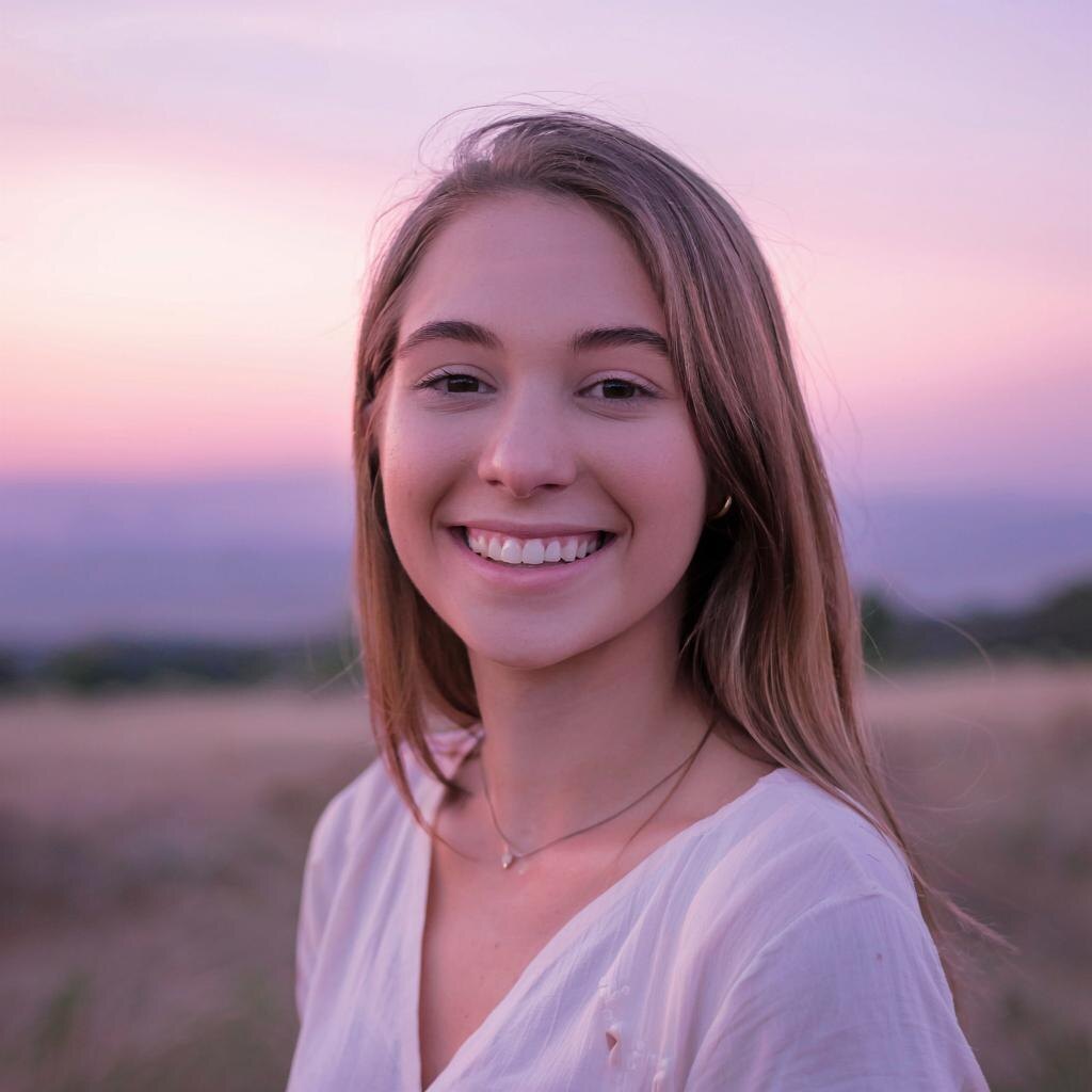 Улыбка — сама нежность