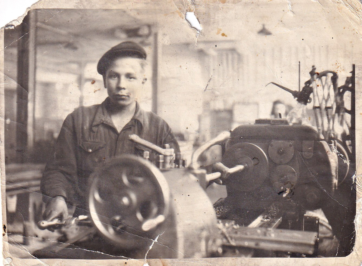 Гавриил Фомич Блинов, пришел на завод в 1942 г. в 16 лет. 1945