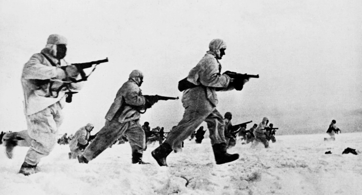 Советские войска идут в бой. Источник kasheloff.ru