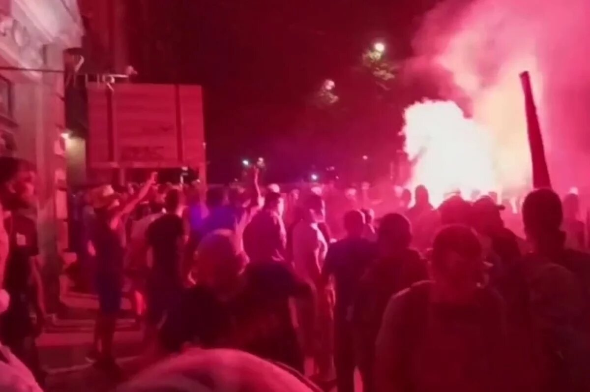    Демонстранты решили «уничтожить» Сербию: Вучич вышел к ним, призвав к миру