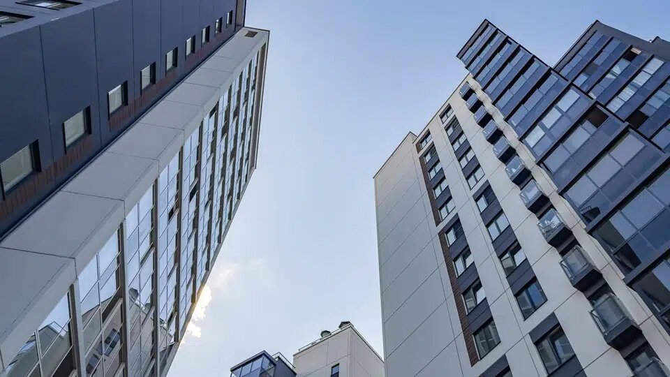 Эксперты Циан.Аналитики рассчитали доступность жилья на вторичном рынке в крупных городах России. В 2020 году для покупки однокомнатной квартиры в Иркутске достаточно было среднего дохода за 58 месяцев, год назад – за 63.
