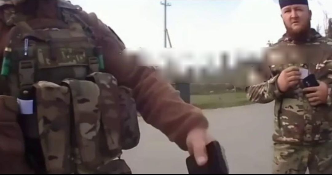 Документы есть, но предъявлять их не будут. ФОТО: скрин видео телеграм-канала @Petya_perviy