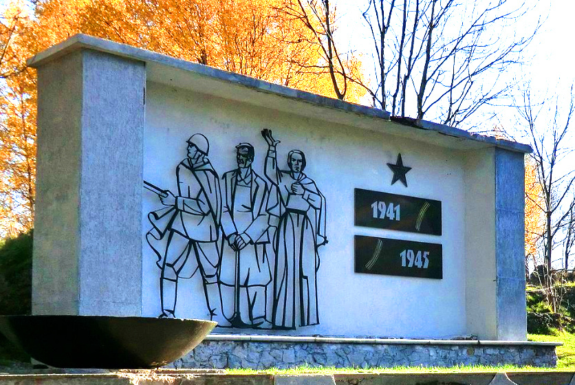 Мемориальная стена, которой больше нет. Лиепая, 2011 года. Автор исходного фото - ---=XEON=---