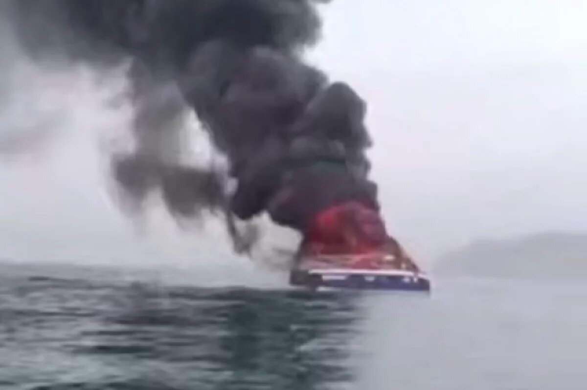    У берегов Приморья произошёл пожар на катамаране