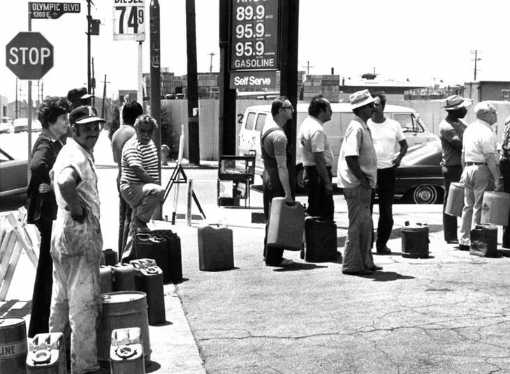 Эпоха V8 закончилась именно здесь. У бензоколонки.