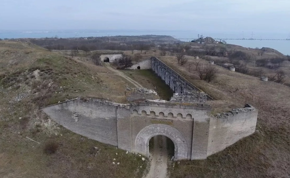 Вид сверху на крепость "Керчь"