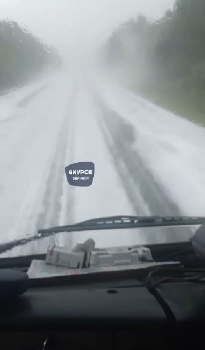    Град выпал в июне в Алтайском крае. Источник: "В курсе 22"