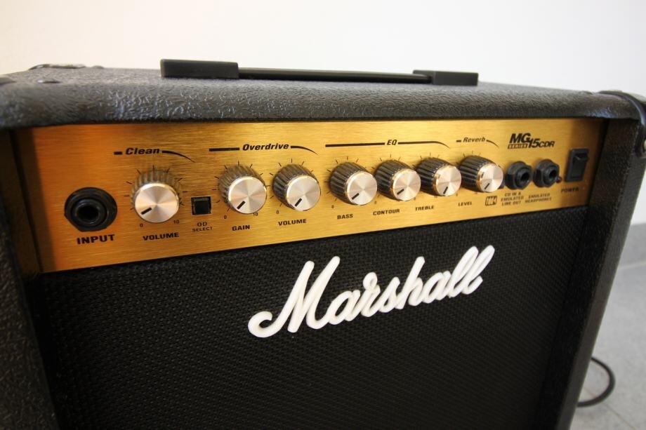 А вот и он. Двухканальный, транзисторный усилитель с реверберацией.