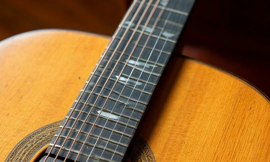 12.1. Народные лады. Дорийский минор. Аппликатуры и аккордовая шкала.