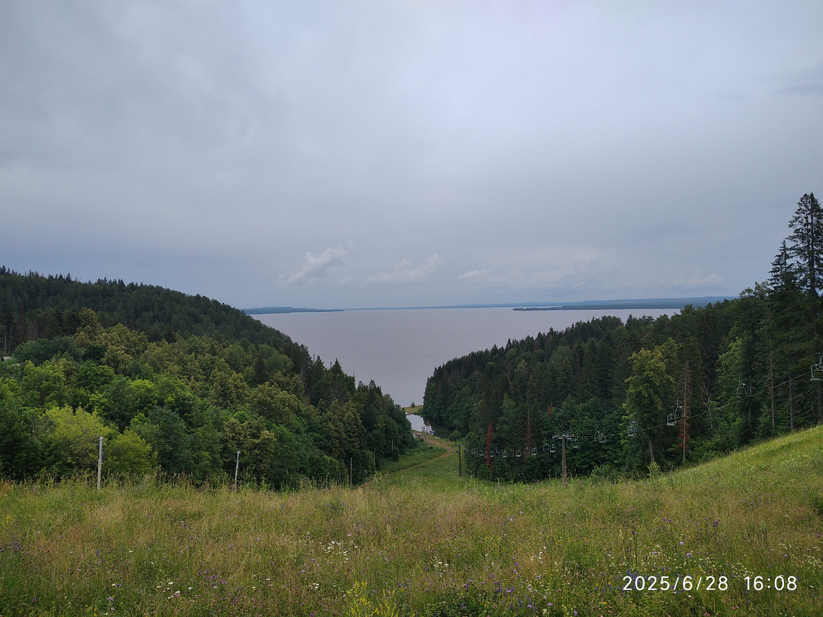 Вид на Каму со смотровой площадки (моя фотография)