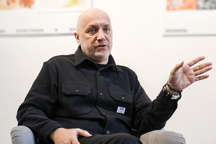    Захар Прилепин: «Не валяйте дурака! Прекратите идти в Белую Америку и Белую Европу — мы не сойдемся».   
Фото: Андрей Титов