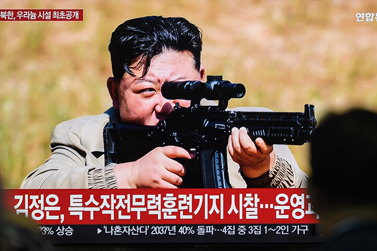    «Мы должны, мне кажется, все больше и чаще смотреть на северокорейского вождя Ким Чен Ына, у которого все очень четко: если Америка — враг, то не надо валять дурака. Он говорит им: мы вас ненавидим и всегда будем ненавидеть».   
Фото: © Kim Jae-Hwan / Keystone Press Agency/ www.globallookpress.com