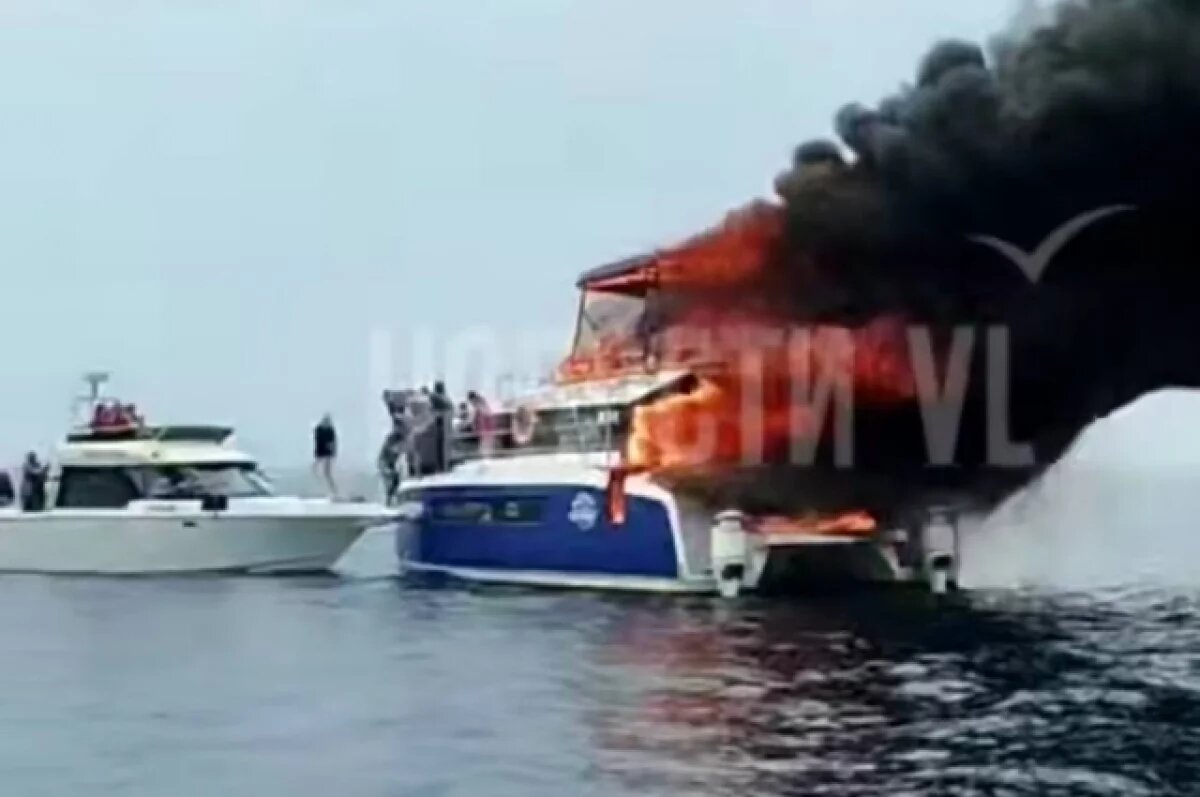    Очевидцы рассказывают, что на борту находились и были спасены 7 человек