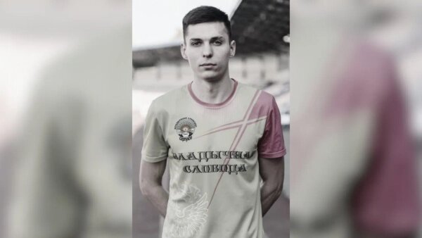 26-летний Артём Калмыков, игрок ФК «Парковый». Обложка © VK / Спортшкола «Талант»