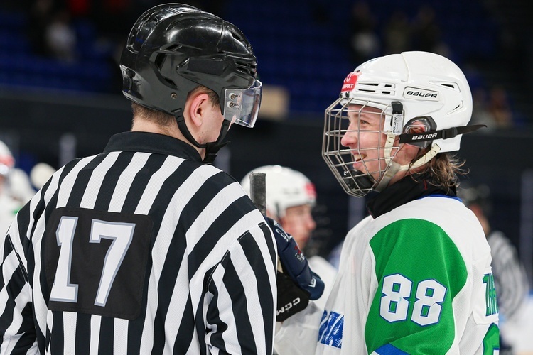    Александр Жаровский (справа) / фото: hcsalavat.ru