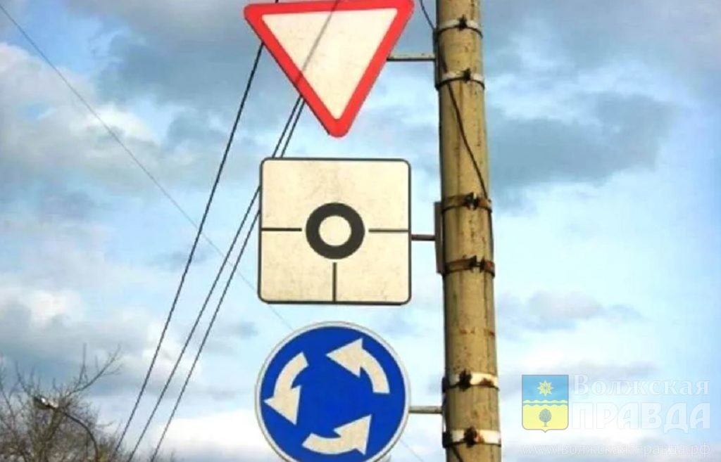 В Волжском активно оборудуют кольцевое движение📷    Волжане пишут нам о квест-кольцах, засухе и поливе, стене почёта для атлетов и просьбах пассажиров
