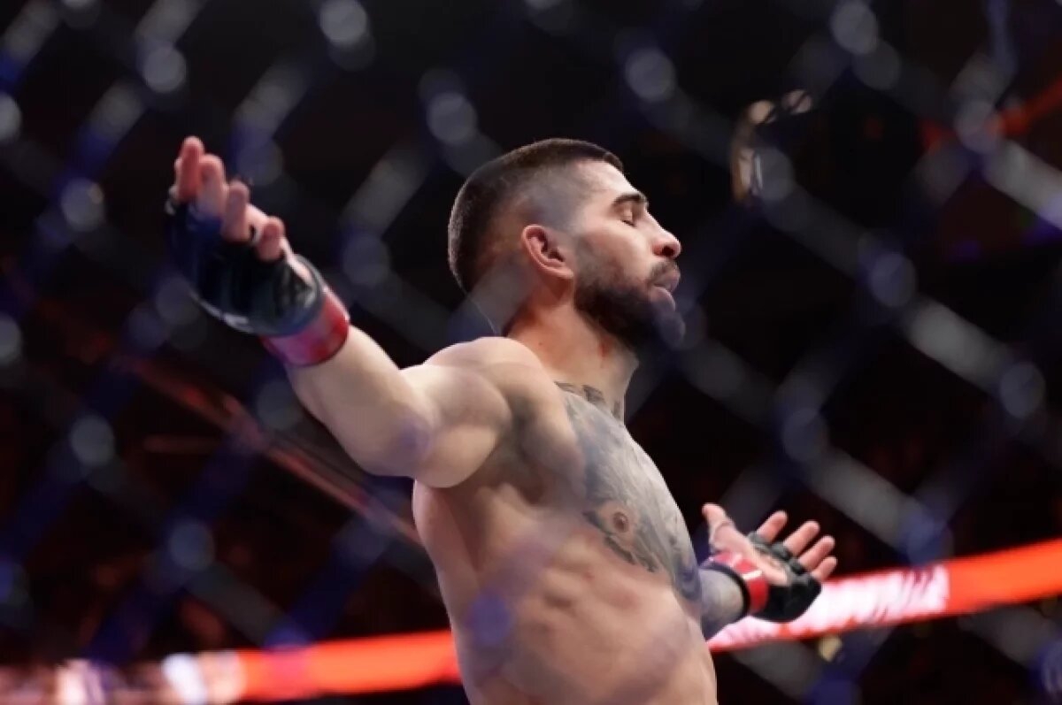    Топурия нокаутировал Оливейру в бою за вакантный титул UFC