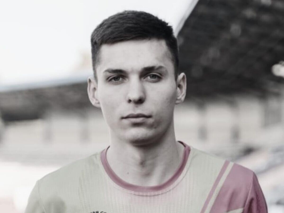    Футболист Артем Калмыков© Фото : СШ "Серпухов"