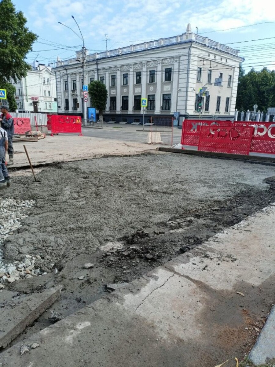    Начали бетонировать участок дороги на проспекте Ленина. Источник: Администрация Барнаула