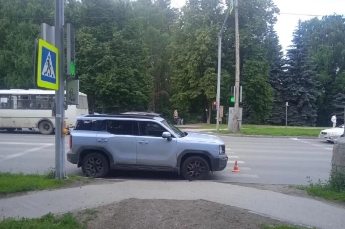    Водитель Haval сбил двух человек на пешеходе в Новосибирске