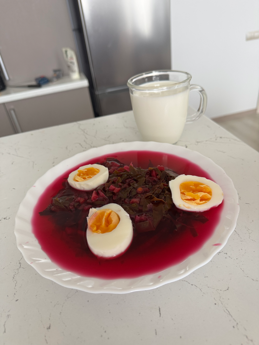 Вкусный НЕ обязательный завтрак. Летняя холодная ботвинья с яйцами и кефир.