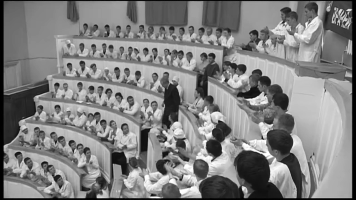 Кадр из сериала "Московская сага"