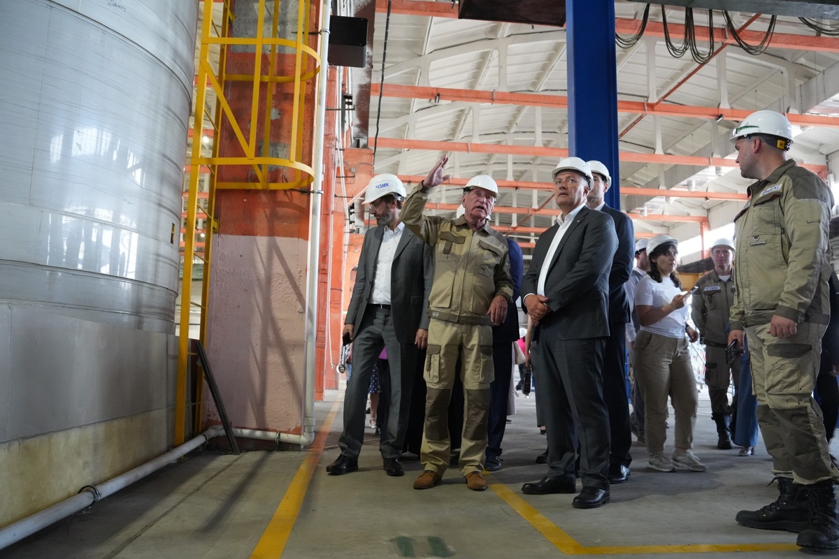 © Официальный портал Иркутской области / irkobl.ru (Губернатор Иркутской области Игорь Кобзев на ЧЗМК, июнь 2025 г.)