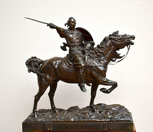 Скульптурное изображение работы Евгения Лансере