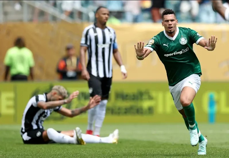 Только что Паулиньо забил решающий гол. Фото fifa.com