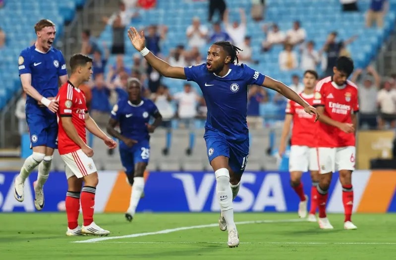 Кристофер Нкунку после победного мяча в ворота "Бенфики". Фото fifa.com