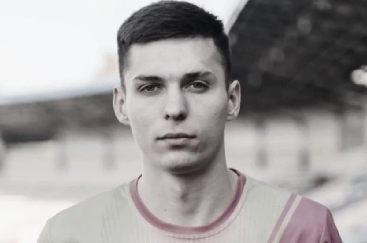    Одноклубник рассказал об умершем во время матча футболисте Калмыкове