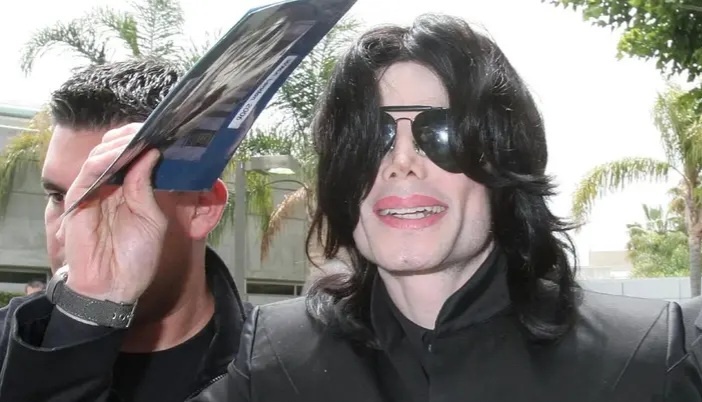 25 июня 2009 года Джексон скончался в возрасте 50 лет от передозировкихирургическим анестетиком пропофолом.