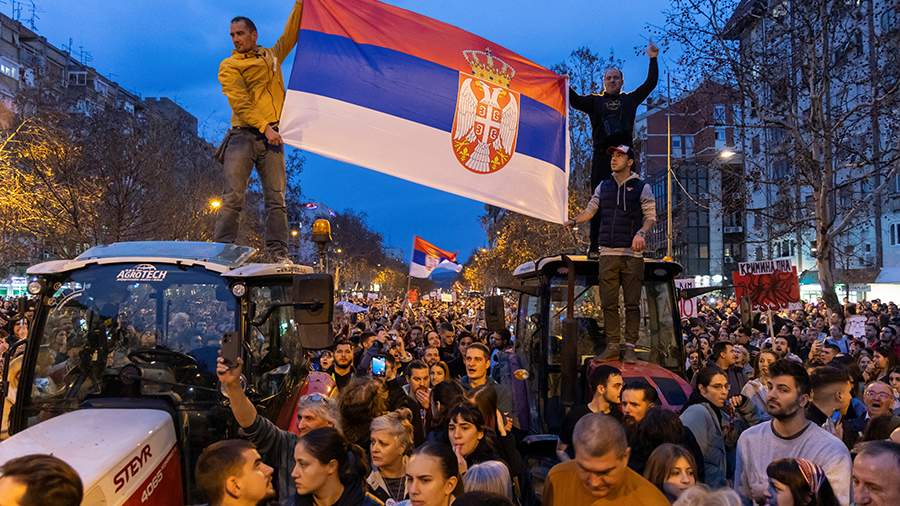 Протестующие в Сербии