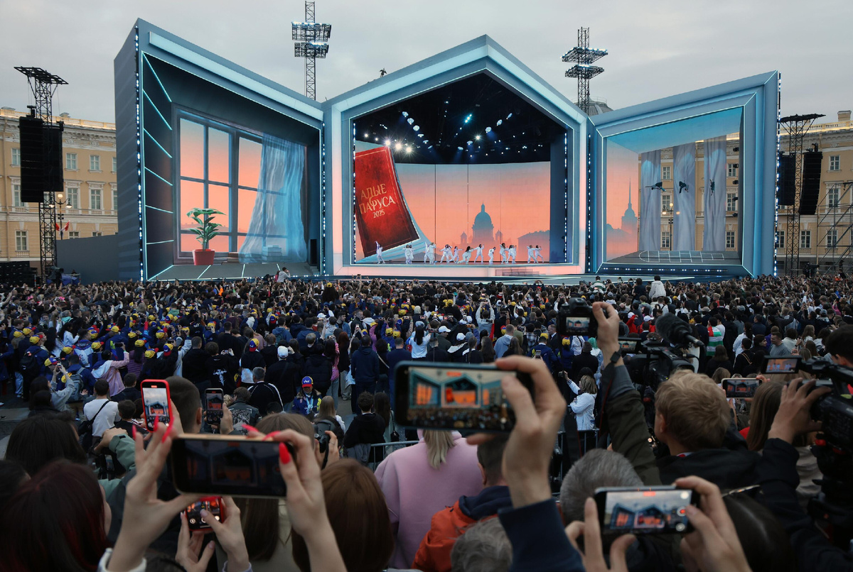 Праздник выпускников "Алые паруса" в Санкт-Петербурге