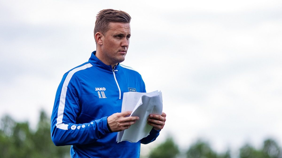    Главный тренер \