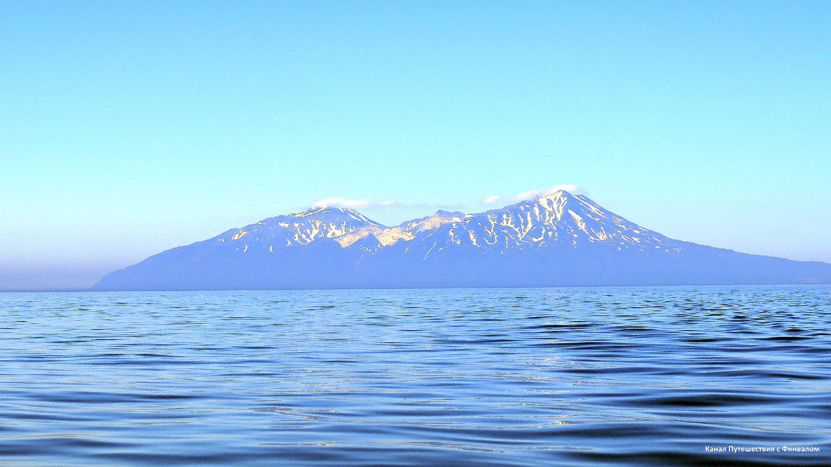 Вулканы Чирип и Богдан Хмельницкий Начало июня. Листайте галерею.