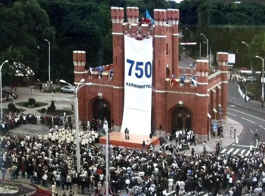 Фото сделано 1 июля 2005 года на День города. Источник