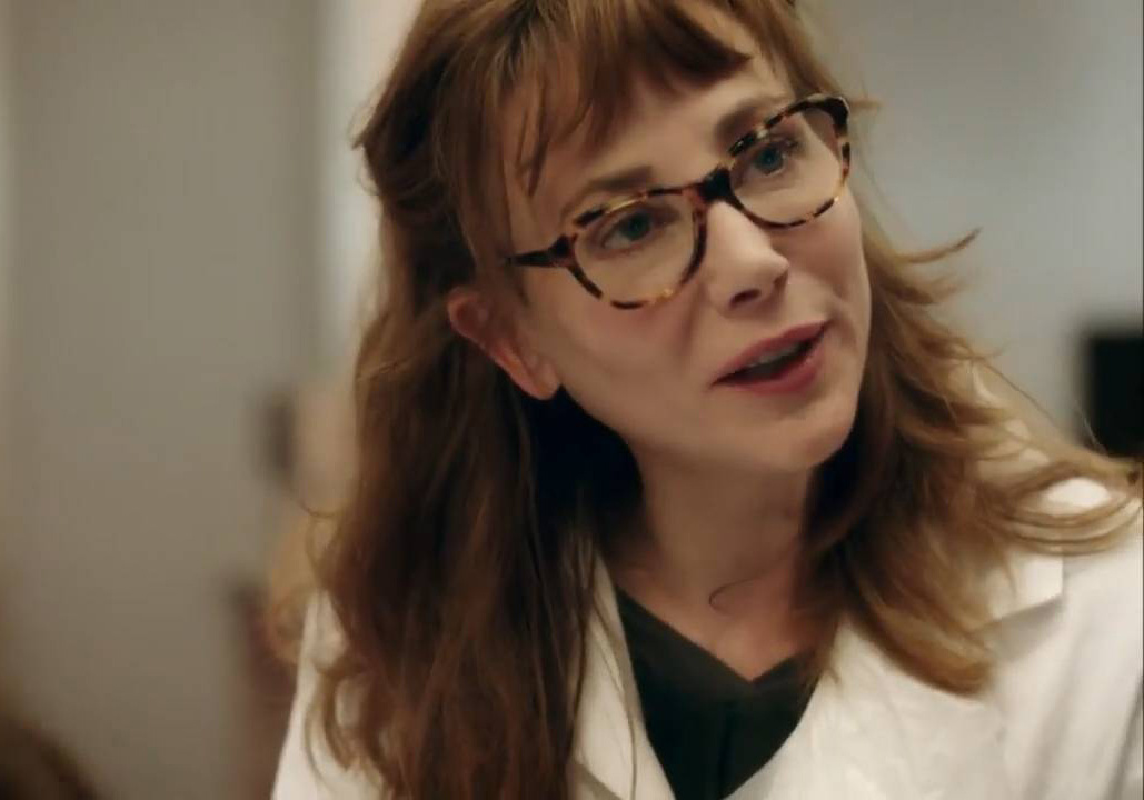 Жюли Депардье в роли Александры Эль