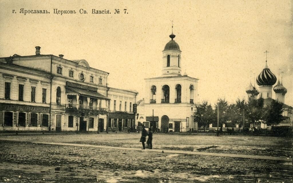 Гостиница Кокуева и Власьевская церковь