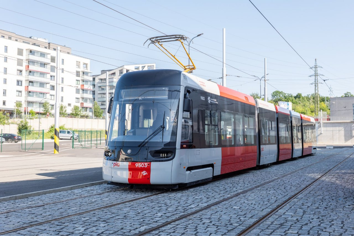 Первый пятисекционный трамвай ForCity Plus Praha 52T в Праге. Источник: Skoda Group
