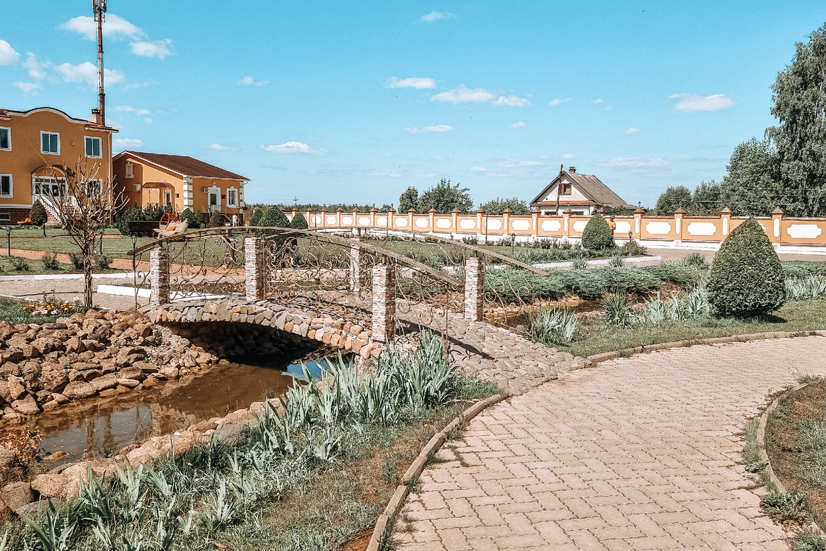 Это Барская Усадьба недалеко от Старицы