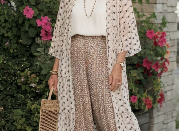 6 вещей, которые делают образ «деревенским»: от чего пора избавиться после 50