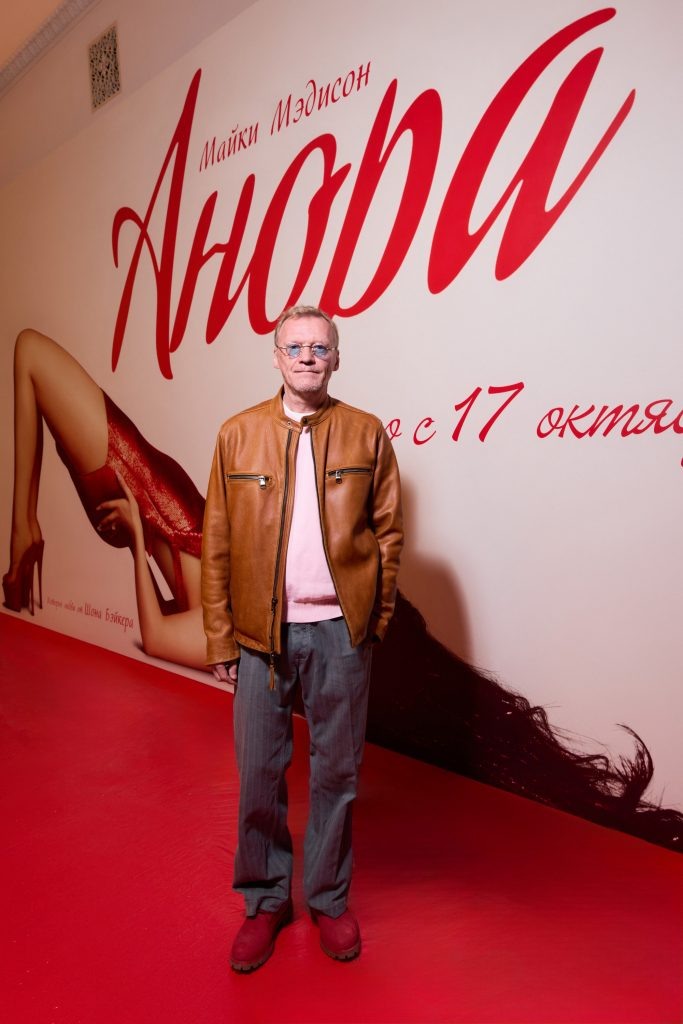 "Бытовой сатанизм – это норма
Бытовой сатанизм круглосуточно
Покупай трансцендентное п*рно
Это бизнес, детка, нешуточный"(с) Фото: peopletalk.ru