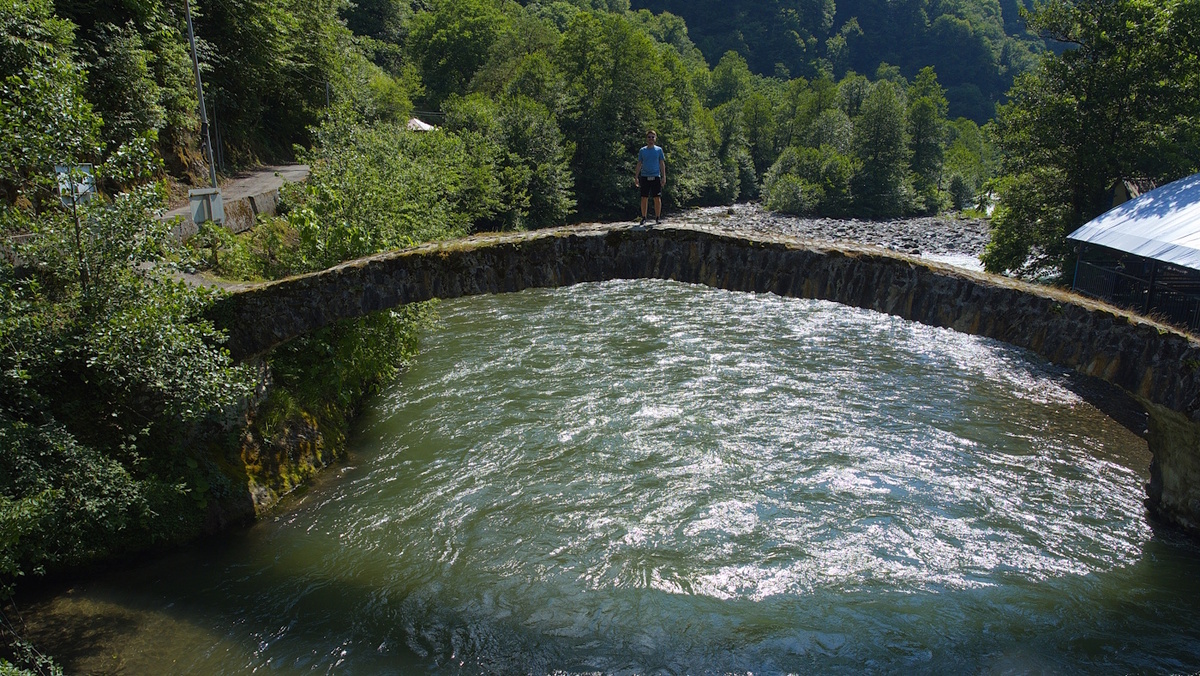 Арочный мост царицы Тамары в Аджарии
